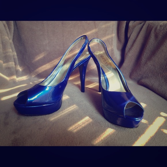 Sold sold 🌸🌸🌸🌸👍👍👍Guess heels
