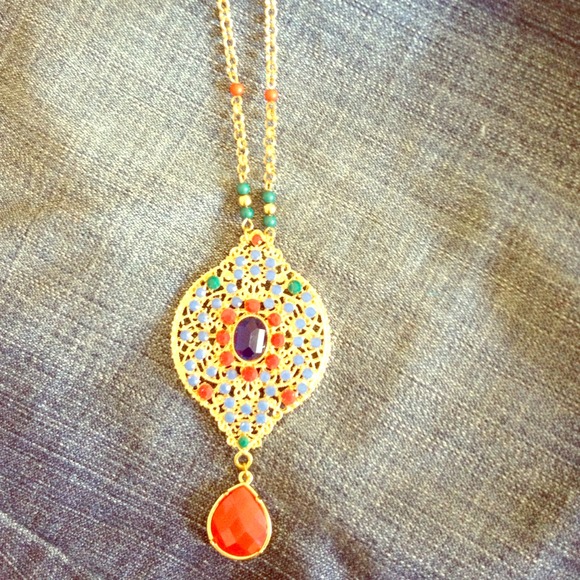 Multicolor Detailed Long Gold Chain