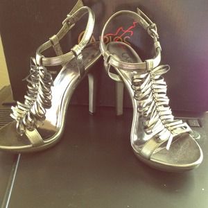 😍SOLD👠 Classic style Silver "Carlos" high heels