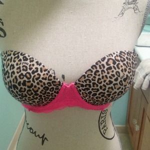 Pink Victoria secrets bra!
