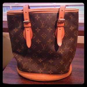 Authentic Louis Viutton tote petit bucket