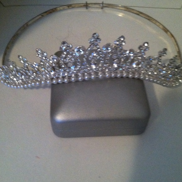 ⚡Reduced ⚡Diamond accent tiara