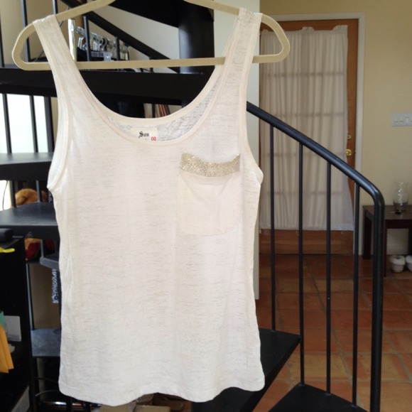❌SOLD IN BUNDLE❌ White Tank Top