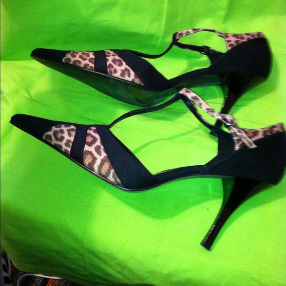 🔶Price Reduction🔶must go! Blk and cheetah heels - Picture 1 of 3