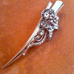 *Reserved* Beautiful vintage inspired hair clip