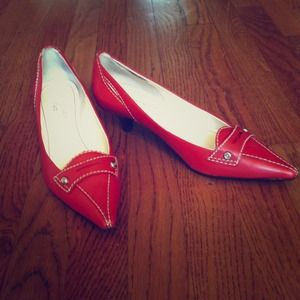 Anne Klein Iflex pumps.