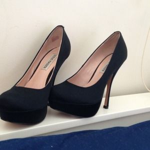 Black party high heel （only worn once)