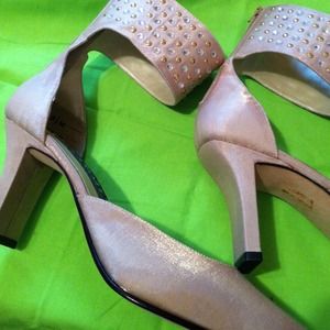 %Champagne heels with ankle strap