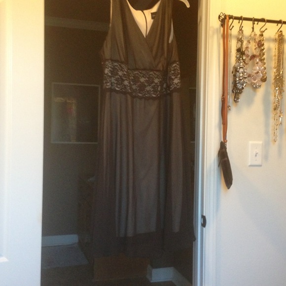 Dress - Picture 1 of 1