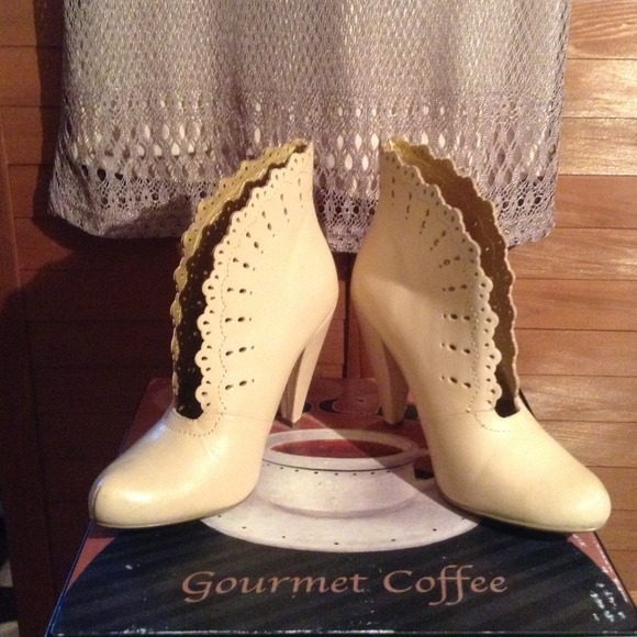 Seychelles Shoes - HOLD-SZ 7 SEYCHELLES -BONE/FLESH LEATHER BOOTS