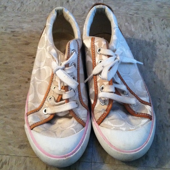 📍SOLD LOCALLY 📍Coach sneakers white