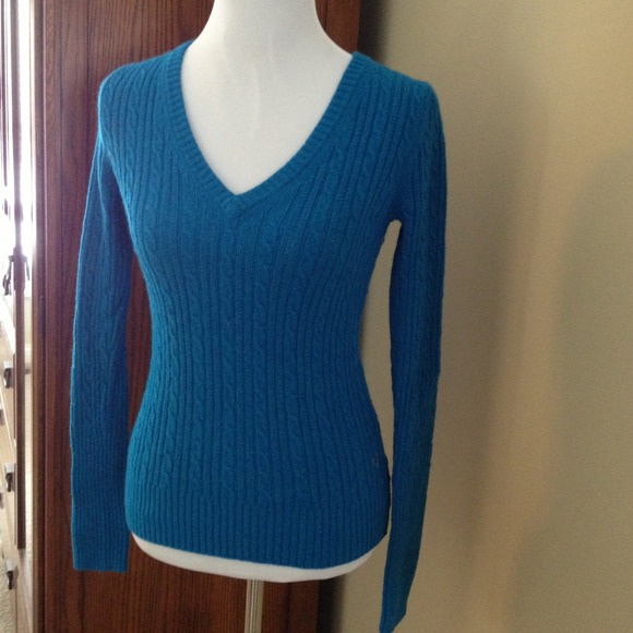 American eagle blue vneck sweater