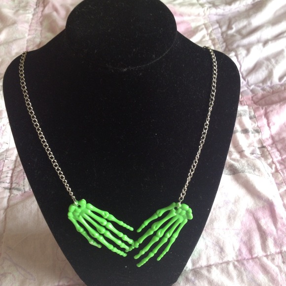 Jewelry - Green Skeleton Hands Necklace