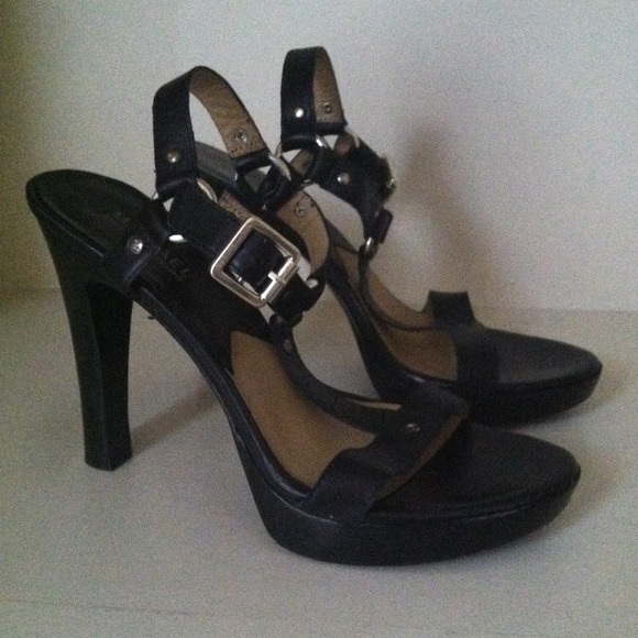 REDUCED! Michael Michael Kors T strap heel