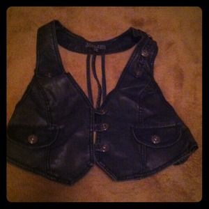 Body Shop vest:) sz xl