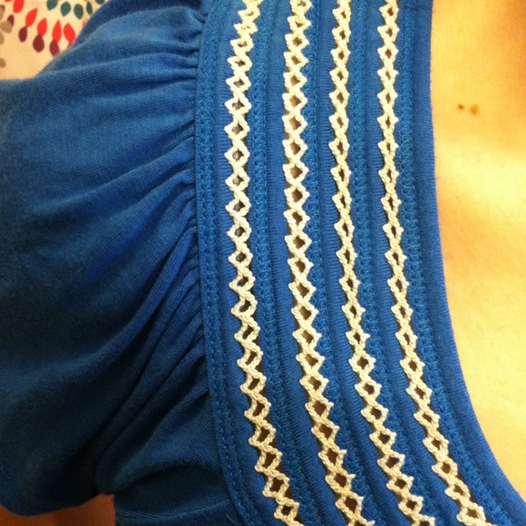 Sweet blue woven stretchy shirt - Picture 2 of 2