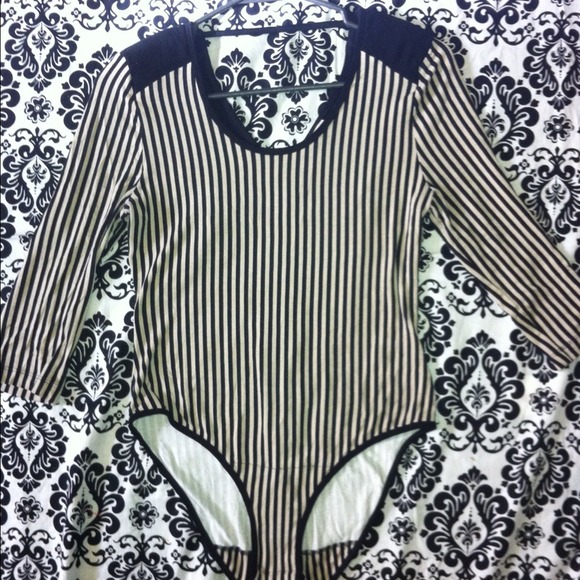 H&M Other - ❌SoldinBundle❌H&M Cream/Blk Stripe Bodysuit