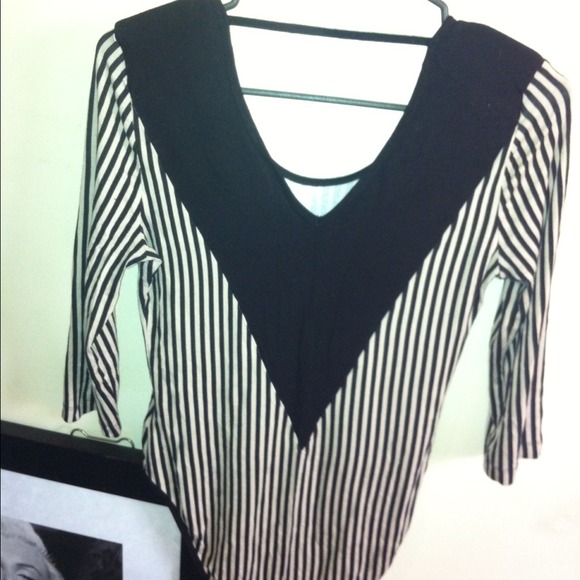 ❌SoldinBundle❌H&M Cream/Blk Stripe Bodysuit - Picture 3 of 4