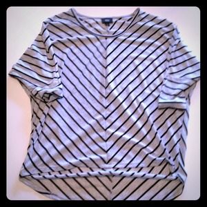 SOLD in bundle! Hi-Low Asymmetrical shirt