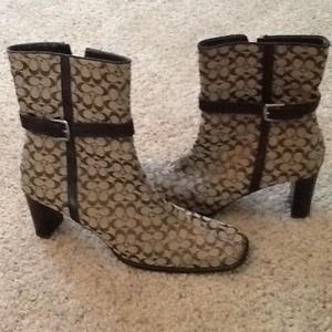 Coach signature brown boots