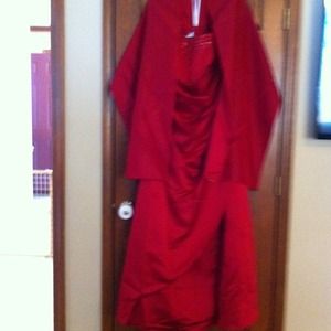 Strapless men side rich dress with shaw