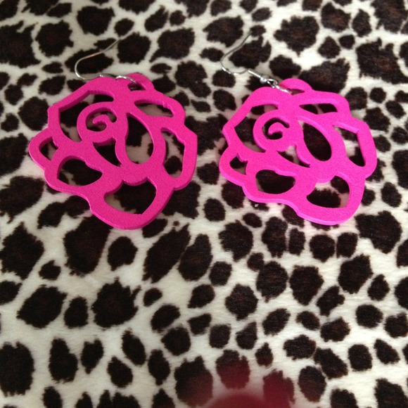 New pink rose earrings.