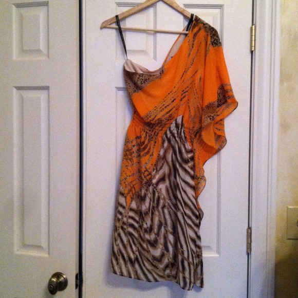 REDUCED!  Bisou one shoulder dress - Picture 1 of 2