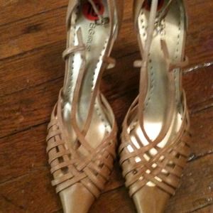 Bcbg camel intricate detailed heels
