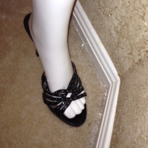 Heels - Picture 2 of 4