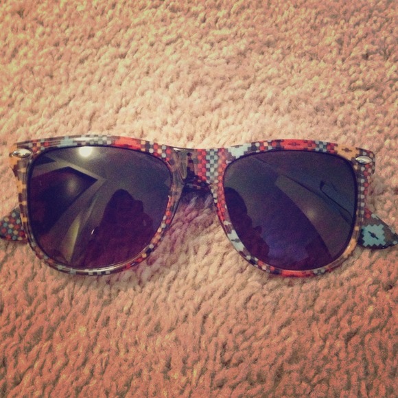 Aztec print multi-color sunglasses