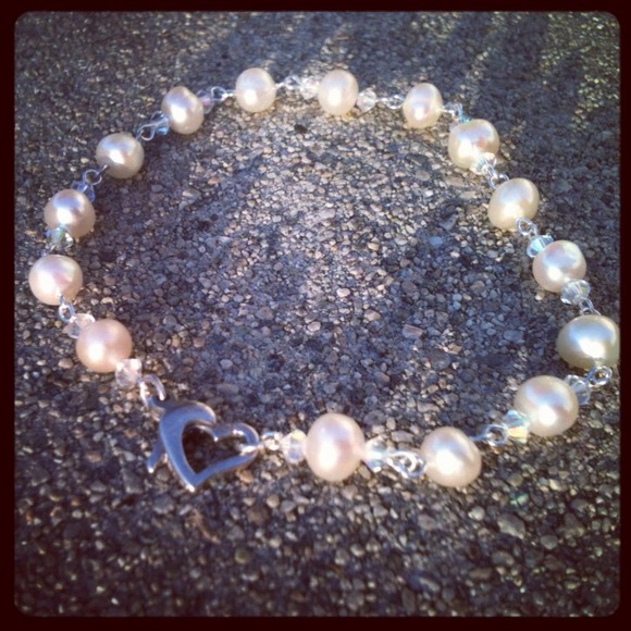 Fresh water pearl heart bracelet <3