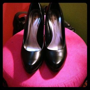 **REDUCED** Apt 9 Basic Black Pumps size 9.5 med