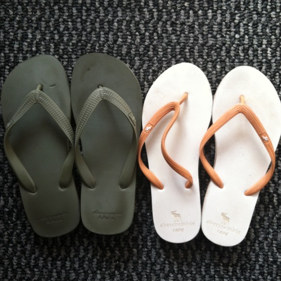 ⚠️SOLD⚠️Abercrombie and Fitch flip flops 6.5/7