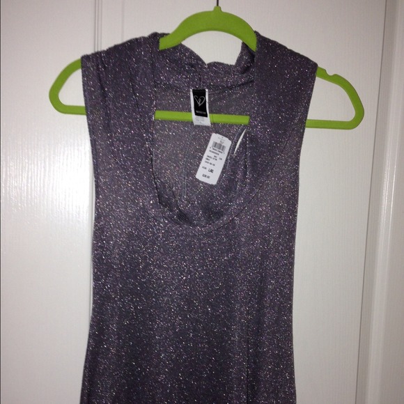 🌟🌟 DONATED🌟🌟Shiny silver sleeveless top