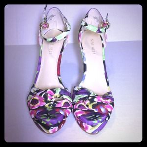 Floral pattern wedges