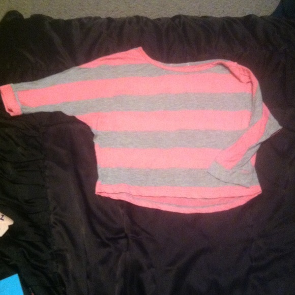 🚫TRADED🚫Pink and grey crop top