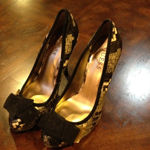 Guess shoes brand new never worn