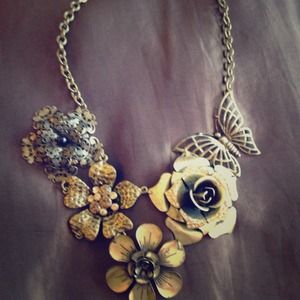 Gorgeous bronze colored statement necklace