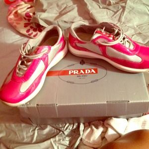 Reserved like New Peony Colored Prada sneakers