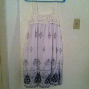 White w/ black detailing summer dress