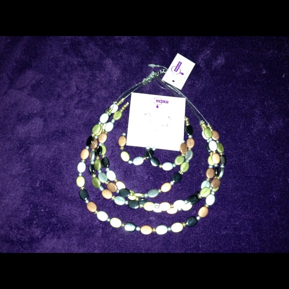 Earring/necklace set