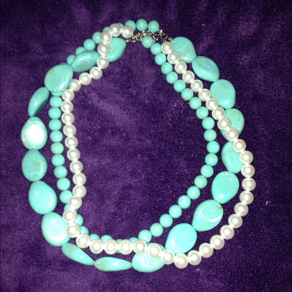 Earring/necklace/bracelet set - Picture 2 of 4