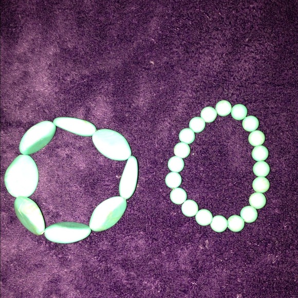 Earring/necklace/bracelet set - Picture 3 of 4