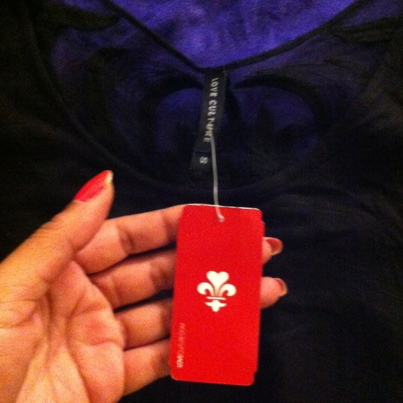 Lace back top - Picture 3 of 4