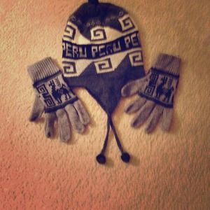 Bundle: Real Alpaca winter hat and gloves.