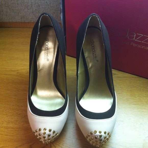 Brown heels with a cream gold studded toe - Picture 4 of 4