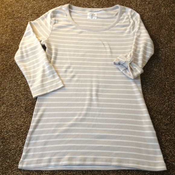 🎉SOLD-3/4 sleeve grey and white stripped top