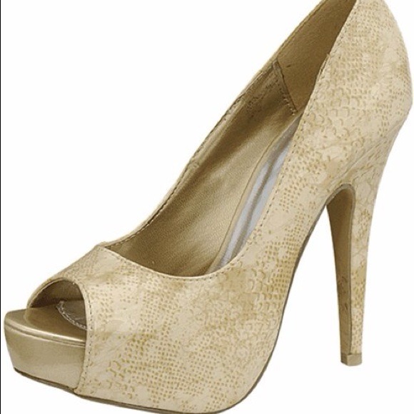 Beige Heels🌟🌟🌟Sold🌟🌟🌟