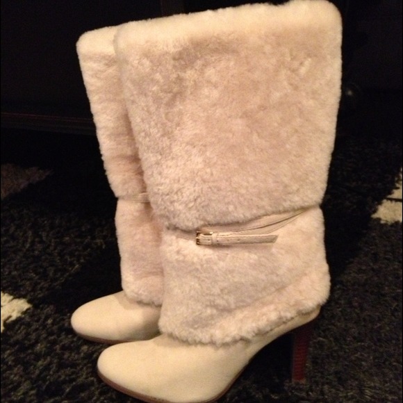 LAUREN Ralph Lauren size 6 cream boots