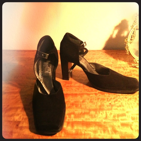 ❤Vintage Block Heels ...Genuine Suede - Picture 1 of 3